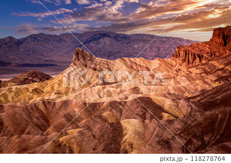 Zabriskie point, death valley, california, usa 118278764