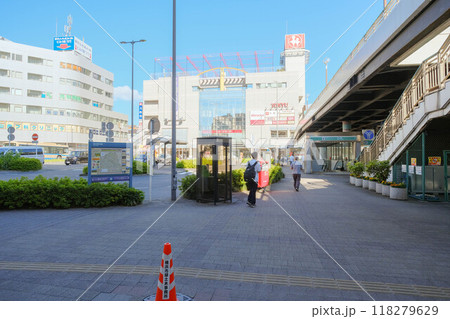 中山駅の地下鉄入口 118279629