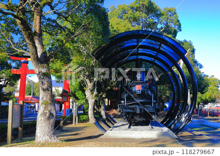 【大分県】晴天の宇佐神宮の機関車 118279667