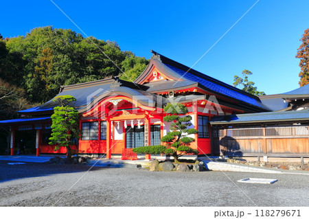 【大分県】晴天の宇佐神宮の神宮庁 【大分県】晴天の宇佐神宮の神宮庁 118279671