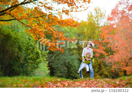 Kids playing in autumn park 118280322