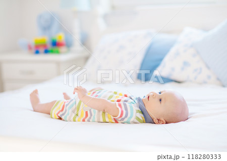 Little baby on white bed Little baby on white bed 118280333