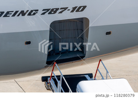 飛行機の手荷物・貨物積み込み（バルクカーゴ） 118280379