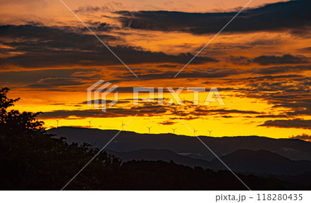 燃えるような夕焼け 118280435