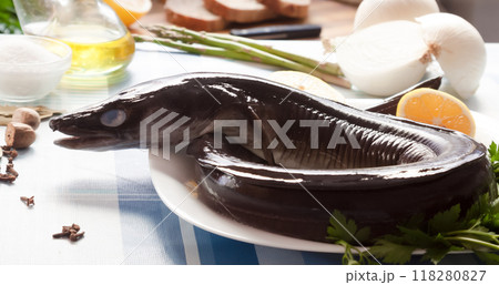 Freshness eel and vegetables on the plate 118280827