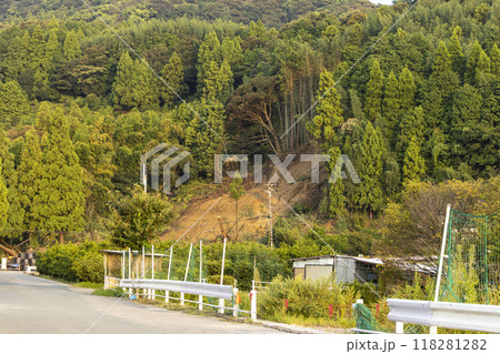 土砂崩れの風景、愛知県蒲郡市竹谷町大久古、日本 118281282