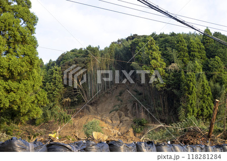 土砂崩れの風景、愛知県蒲郡市竹谷町大久古、日本 118281284