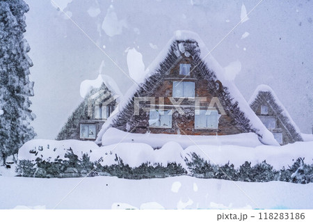 【世界遺産】豪雪の白川郷・三連合掌・水彩画調【岐阜県】 118283186