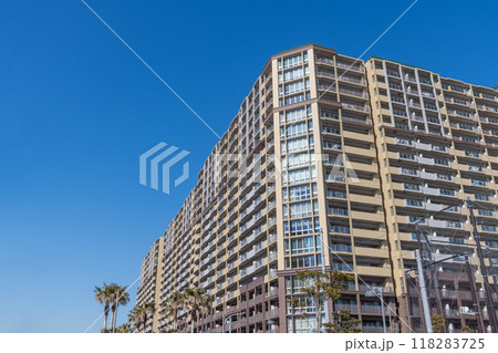 青空に映えるマンション 青空に映えるマンション 118283725