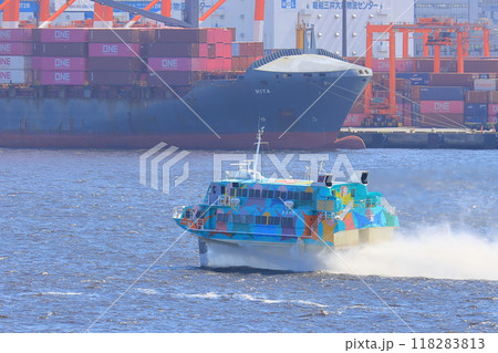東京湾を走る高速船 ジェットフォイル 全没翼型水中翼船 東京湾を走る高速船 ジェットフォイル 全没翼型水中翼船 118283813