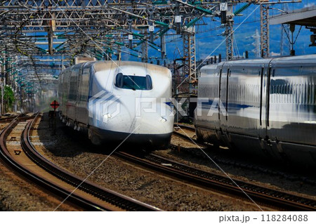 日本の大動脈【東海道新幹線】を駆け抜ける… N700A系 ～小田原駅にて 118284088