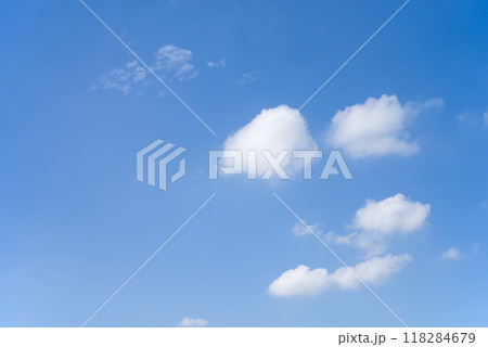 青空に浮かぶ雲《青空素材・背景素材》 青空に浮かぶ雲《青空素材・背景素材》 118284679