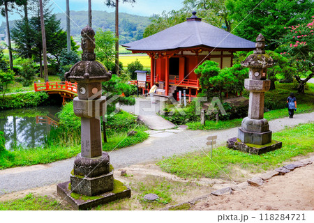 新緑の蝦蟇ヶ池辨天堂 新緑の蝦蟇ヶ池辨天堂 118284721