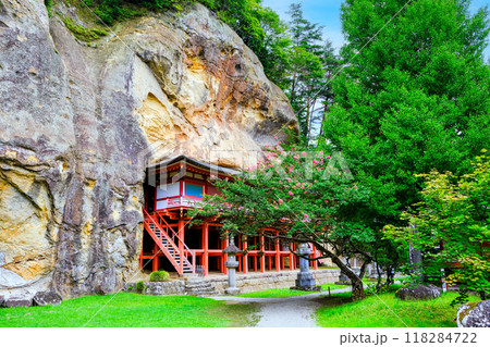 真鏡山と毘沙門堂 118284722