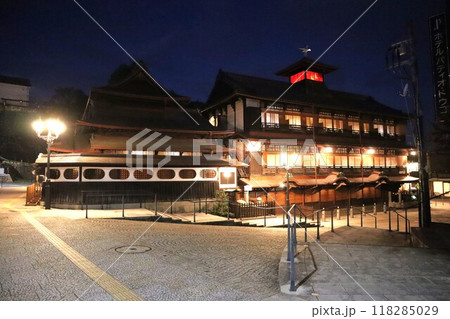 早朝の道後温泉本館 早朝の道後温泉本館 118285029