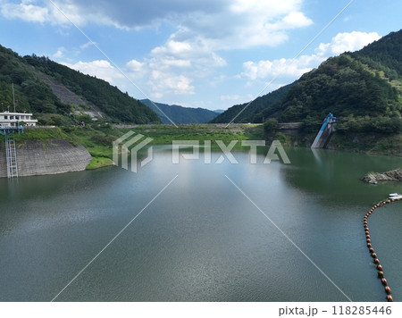 【埼玉県・名栗湖上空から空撮】　名栗湖と有間ダム 118285446