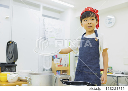 食育　調理実習イメージ 118285813