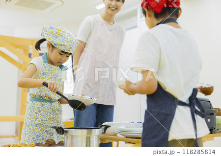 食育　調理実習イメージ 118285814
