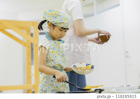 食育　調理実習イメージ 118285815