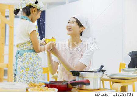 食育　調理実習イメージ 118285832