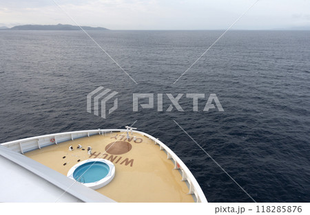 豪華客船MSCベリッシマの船首側から見た風景 118285876