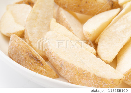 冷凍の皮付きフライドポテトのクローズアップ 118286160