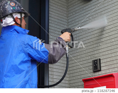 住宅塗装16塗装前の下地高圧洗浄 118287146