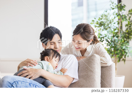 家族団らん 親子 家族団らん 親子 118287330