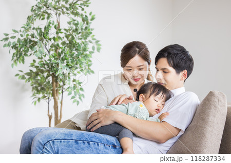 家族団らん　親子 118287334