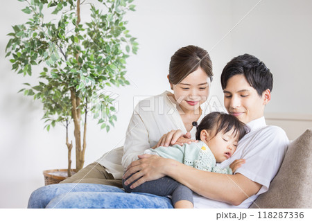 家族団らん　親子 118287336