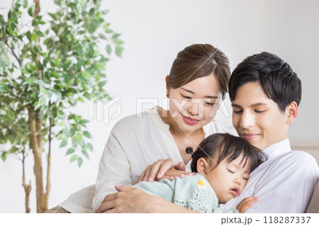 家族団らん　親子 118287337