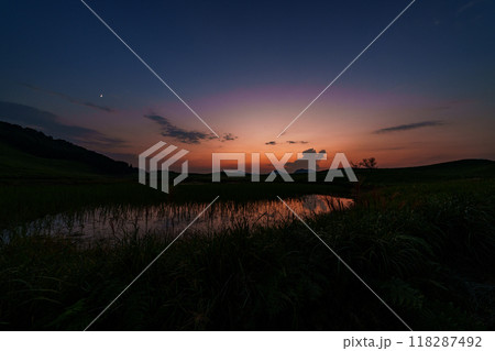 2024年初秋曽爾高原の夕景　日没からブルーアワーまで　現れては消えて行く雲の流れと夕焼け空#49 118287492