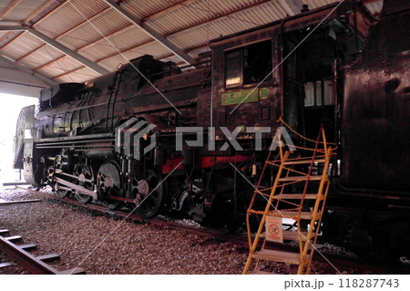 JR肥薩線 矢岳駅の人吉市SL展示館 D51(熊本県人吉市) JR肥薩線 矢岳駅の人吉市SL展示館 D51(熊本県人吉市) 118287743