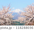 山と桜 118288036