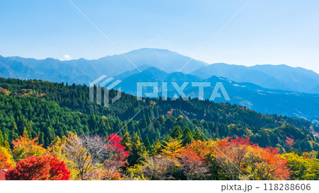 妻籠宿～馬籠宿トレイル（秋）：恵那山を望む 118288606