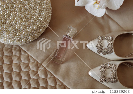 Bride's wedding accessories. Beige colors. Bride's wedding accessories. Beige colors. 118289268
