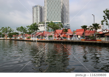 マラッカ川とカンポンモルテン 118289600