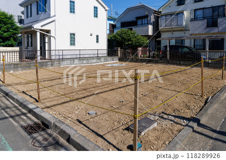 住宅街の空き家を取り壊し更地にした土地 118289926