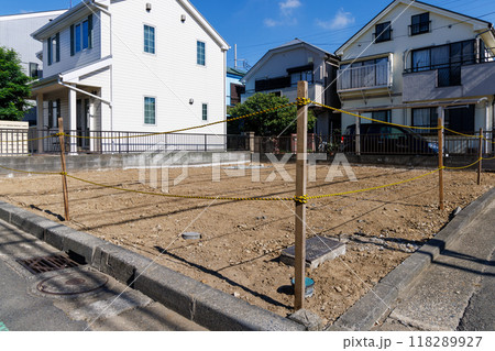 住宅街の空き家を取り壊し更地にした土地 118289927