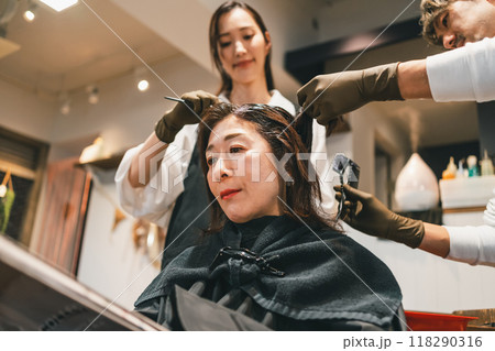 美容室で白髪染め 美容室で白髪染め 118290316