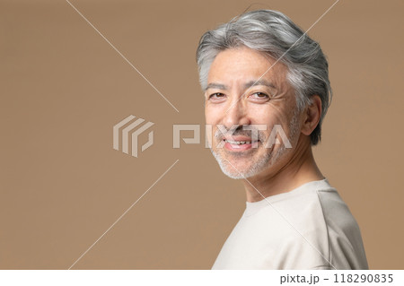 笑顔の男性 笑顔の男性 118290835