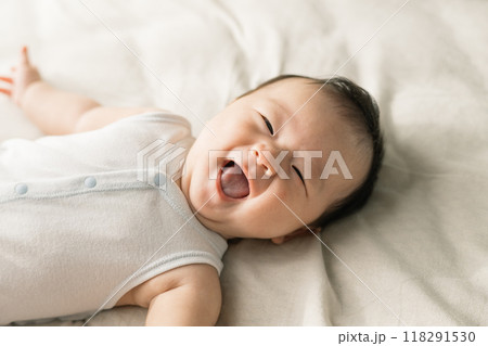 笑顔の赤ちゃん 118291530