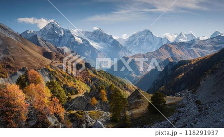 紅葉の山と夕焼け 紅葉の山と夕焼け 118291937