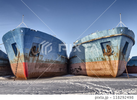 Abandoned ships parking 118292498