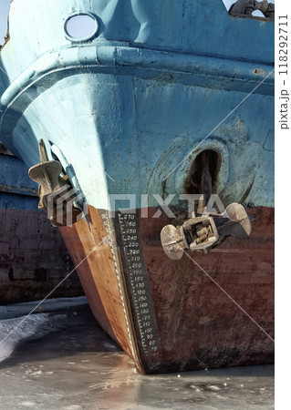 Abandoned ships parking 118292711