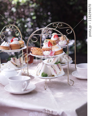 お庭で楽しむアフタヌーンティ 118294070