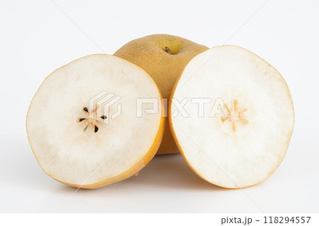 美味しそうな梨 加賀しずく　石川県産 118294557