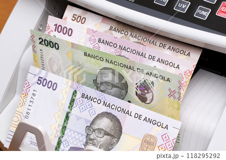 Angolan Kwanza in the counting machine 118295292