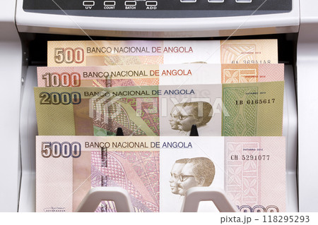 Angolan Kwanza in the counting machine 118295293