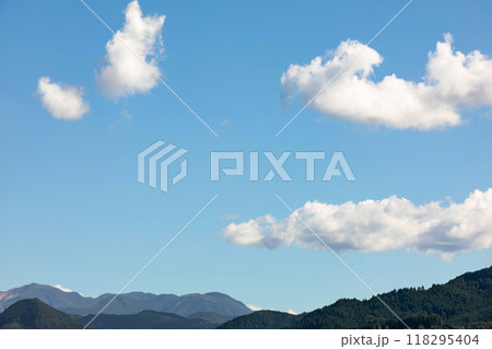 山にかかる雲 118295404